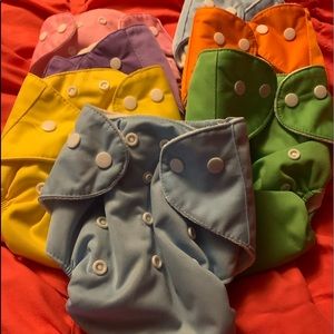 Cloth diapers with pockets